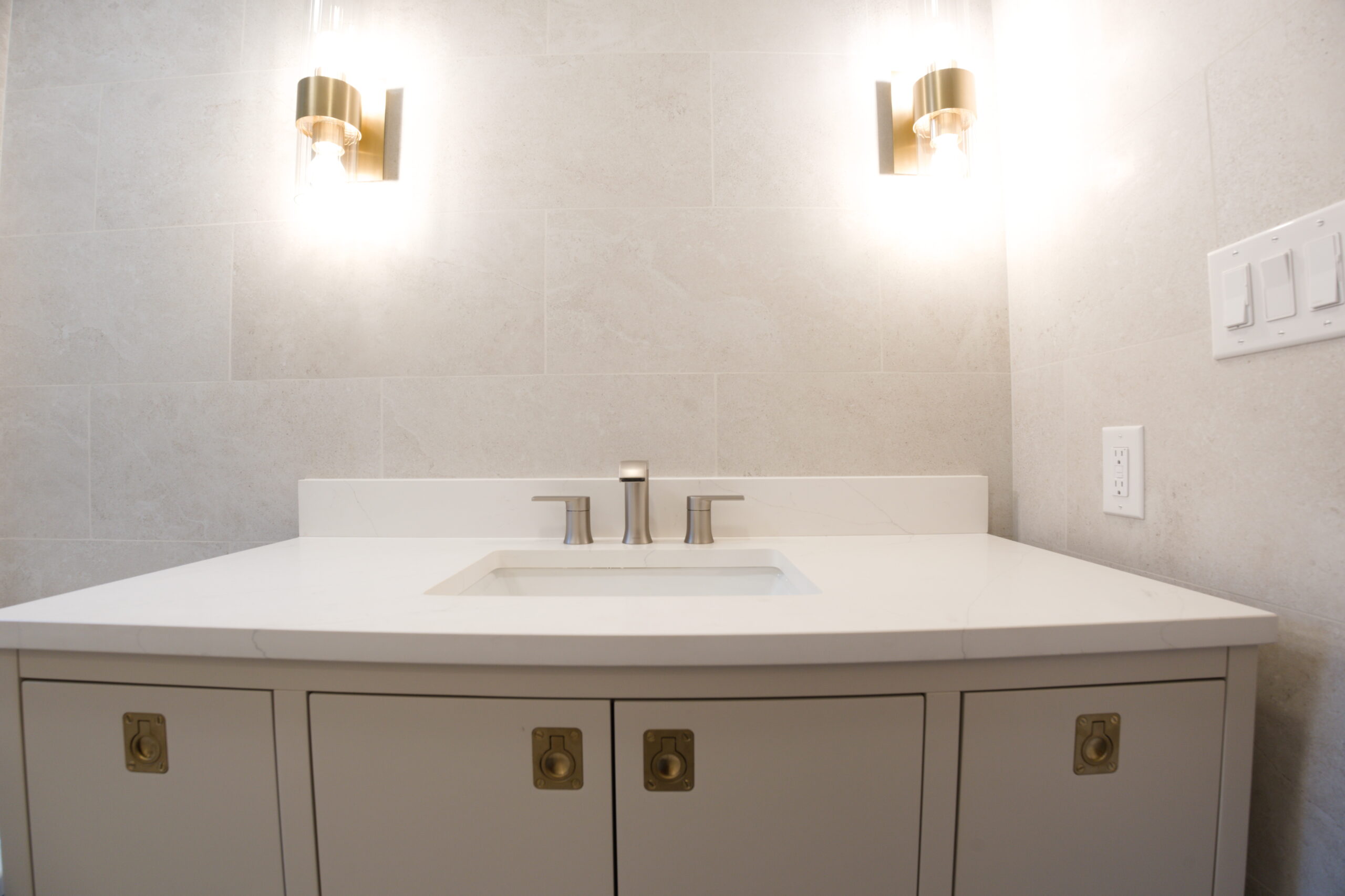 Modern vanity and lighting